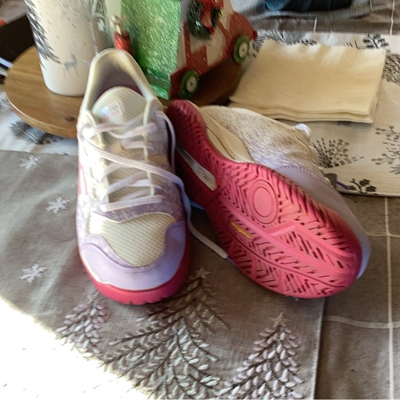 Skechers women’s arch fit pickleball court shoes, size 8.5 hardly worn. - Picture 3 of 3